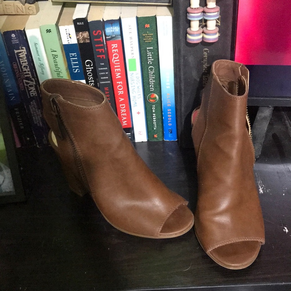 Women’s Steve Madden peep toe heels 7